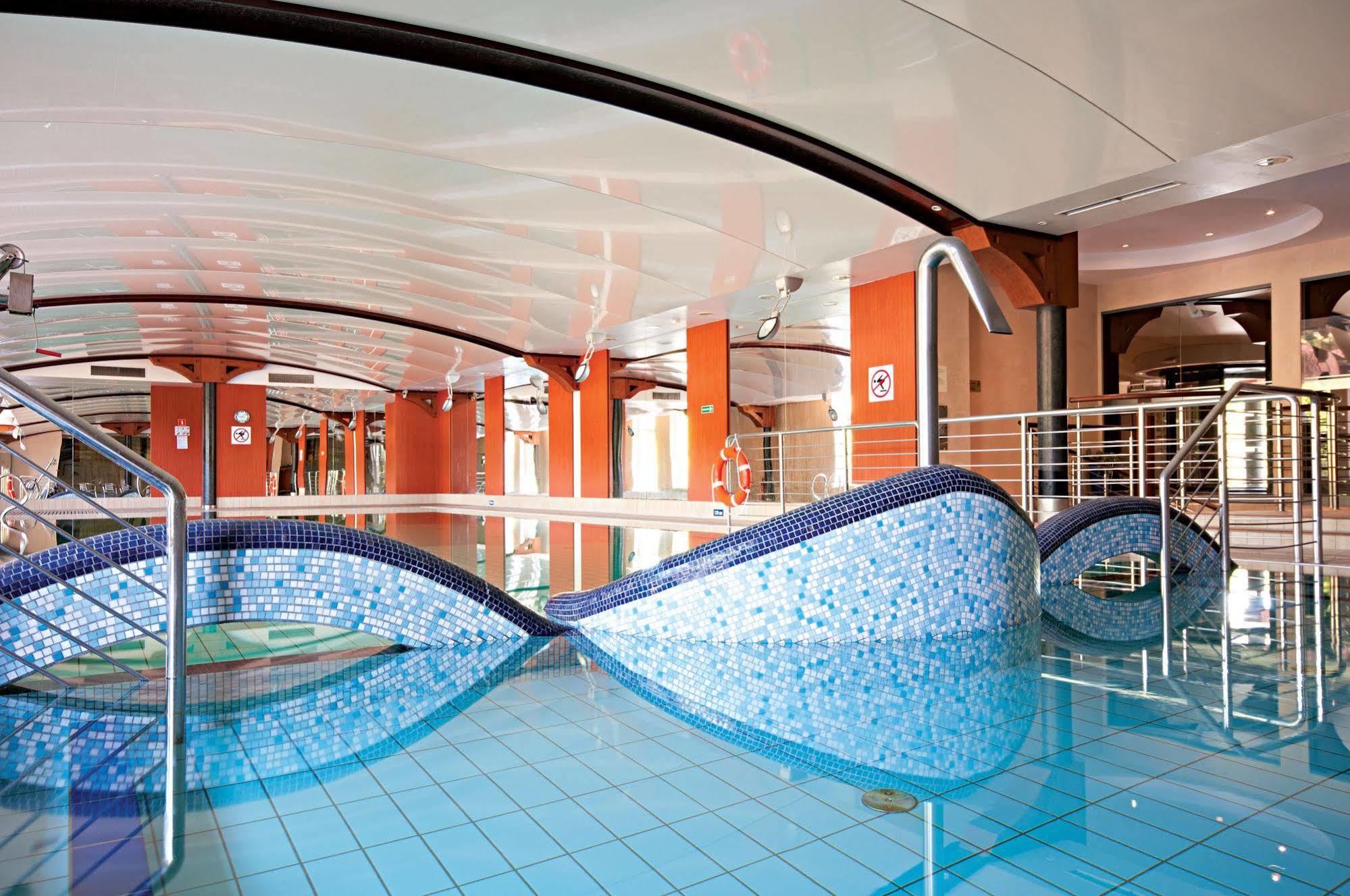 Leba Hotel & Spa Exterior photo